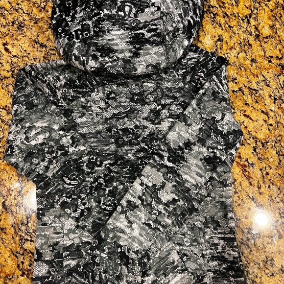 Lululemon size 4 Scubba hoodie - Picture 2 of 2